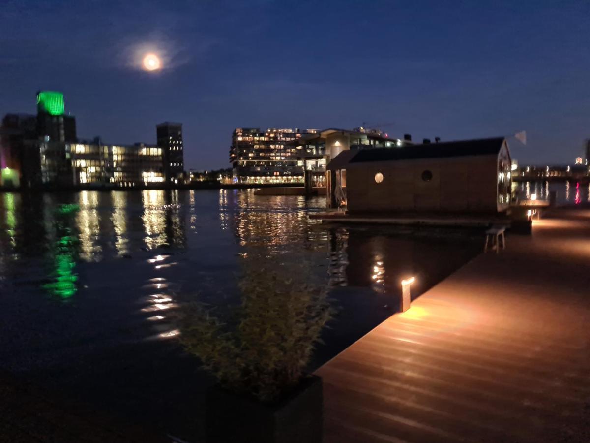 Hotel Wikkelboat Nr2 At Floating Rotterdam Rijnhaven Exterior foto